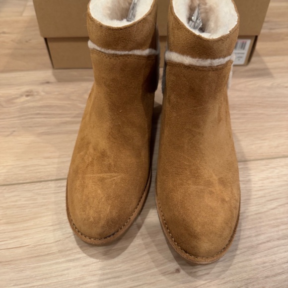 UGG Kasen Slip On Boot New in Box - Picture 5 of 10